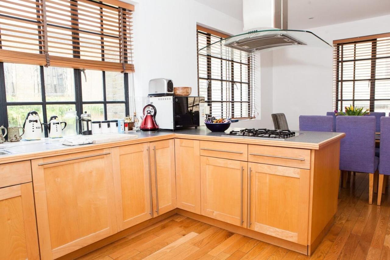 Spectacular 4-bedroom Close To Eye Londra